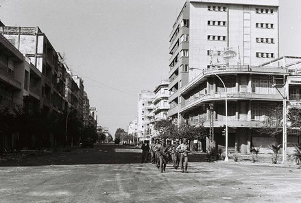 Les troupes vietnamiennes entrent à Phnom Penh, le 7 janvier 1979. (Photo DR)