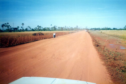 Décembre 1997... une partie de la Route Nationale 5 entre Phnom Penh et Battambang...