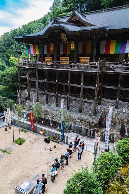 狸谷山不動院の火祭り開始前の列