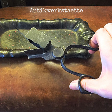 Candle snuffer