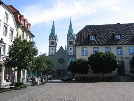 Werl Marktplatz mit Wallfahrtsbasilika, Foto: Christian Koehn