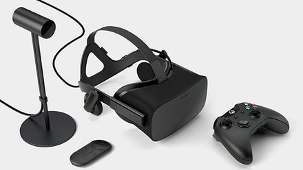 Oculus Rift mit allen Sensoren und Fernbedienungen