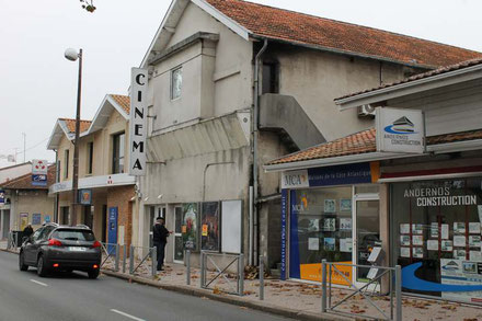 Un nouveau devenir attend l'ancienne salle des fêtes d'Andernos, reconvertie dans les années 50 en salle de cinéma: Le Rex. Photo M.M.
