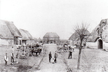 Eine besonders schöne und alte Aufnahme vom Gut. Weiß jemand das Jahr der Entstehung dieses Foto's ?