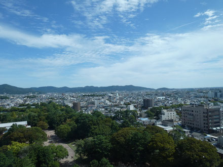 空が広がる豊橋の町並