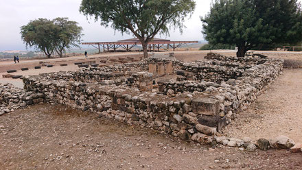 The living quarters and the palace pergula in the background of Tel Hazor's excavation area