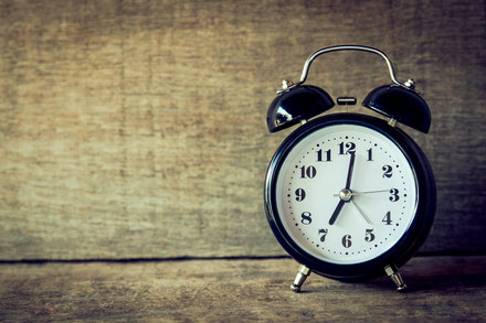 Wecker Alarm Clock Morgenroutine Aufstehen