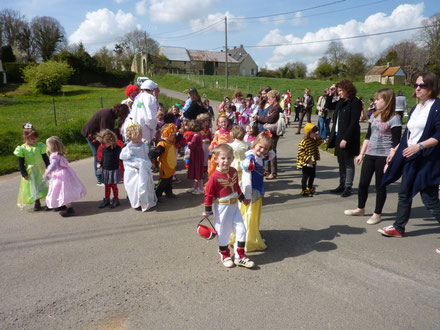 Le défilé de Carnaval dans les rues d'Avenay