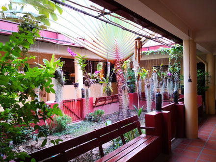 Le patio du presbytère de la paroisse de l'Enfant-Jésus, à Boeung Tompun, dans le sud de la ville de Phnom Penh.
