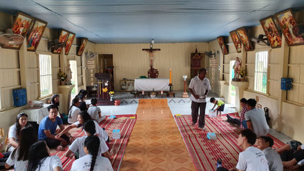 Église de Kdey Kandal, quelques minutes avant la messe.