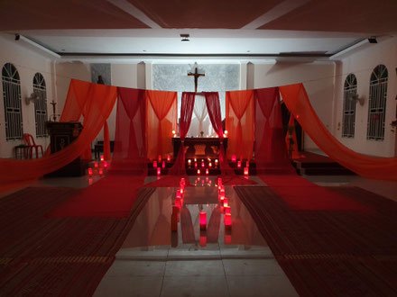 Déco pour la prière de Taizé à Po Thom.