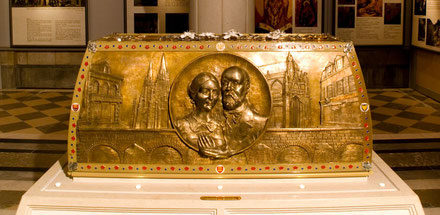 Reliquaire des Saints Louis & Zélie Martin (crypte de la Basilique de Lisieux).
