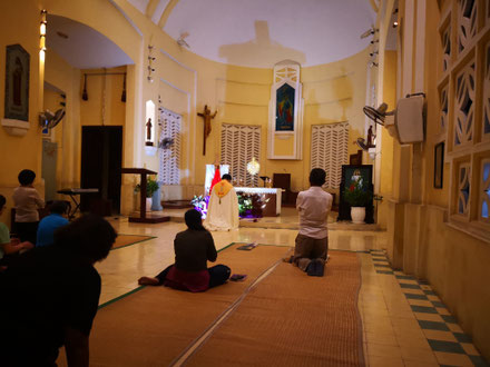 Prière à la paroisse St Joseph dans le cadre des 24h pour Dieu.