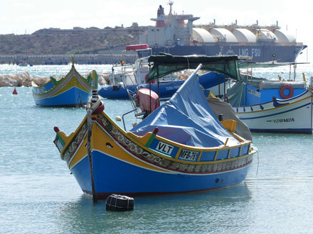 Luzzu im Hafen von Marsaxkoll