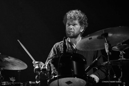 Ariel Tessier  / Charley Rose trio. Photographie : Thierry Dubuc. Astrada de Marciac, jeudi 28 juillet 2022.