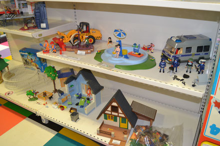 playmobil locatroc family, jouets occasion, camion police, pompiers, maison, pirates, chantier, ferme, chateau ,hopital, ecole 