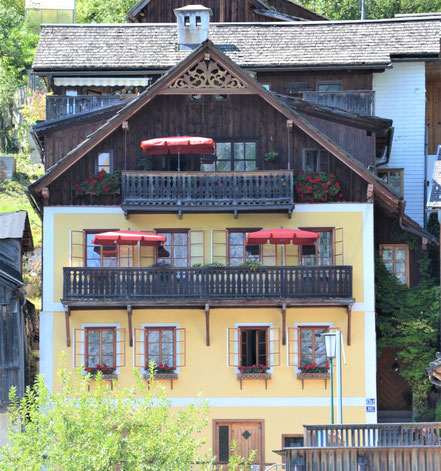 Outside view of the building of Haus Franziska in Hallstatt