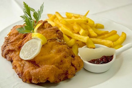 Speisekarte Restaurant Rosengarten, badisch-mediterrane und markgräfler Gerichte wie Schnitzel, Kartoffelsalat, saure Kutteln und Rösti sowie Lunch Menüs