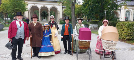 Biedermeiergruppe vor der Wandelhalle