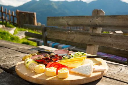 Köstliche Jause im Tal der Almen