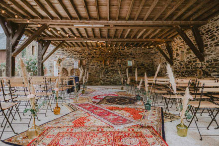 location vaisselle ancienne dépareillée chaises anciennes mobilier vintage mariage Normandie Bretagne wedding designer 
