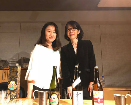 左：上杉みすずさん。バッグから「ちろり」と試飲用my酒器がささっと出てきて感動。