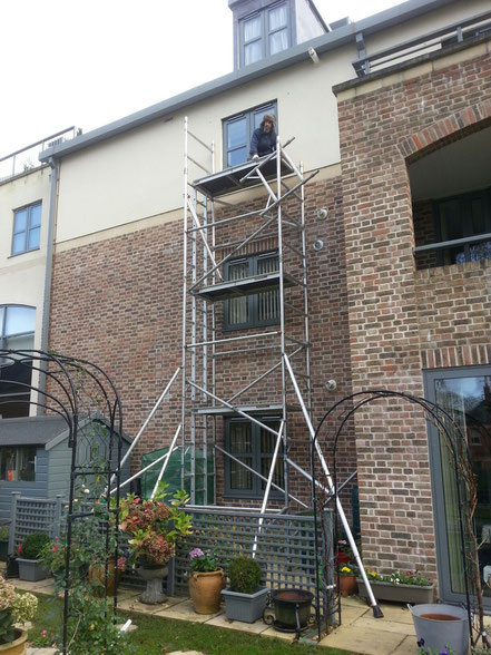 Tower scaffolding gutter cleaning