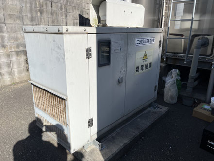 老人ホーム　福岡県北九州市　非常用発電機のメンテナンス　バッテリー・不凍液・オイル・燃料ホース交換