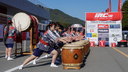 地元の小学生による「長篠陣太鼓」