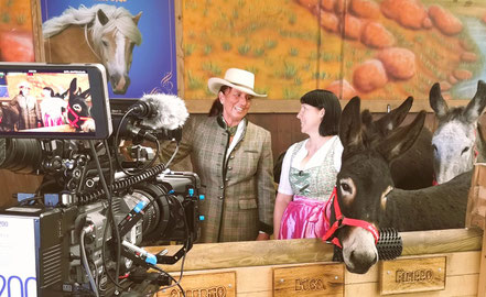 Annette Engelhardt (Ballermann Ranch) & Bianca Pöckl (Gut Aiderbichl) über eine Eselrettung