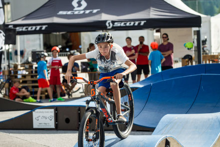 Der M0DULAR Pumptrack by PARKITECT AG steht Ihnen zum Verleih zur Verfügung.