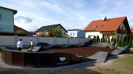 Der M0DULAR Pumptrack by PARKITECT AG kommt ab Ende Juni 2017 in der Familienarena in St. Corona am Wechsel zu euch.