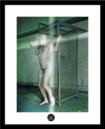 Exponattitel: Kältecontainer II - Exponatgrößen: 30 x 40 - Art: fineART / Akt - © by Pelz Kreativ