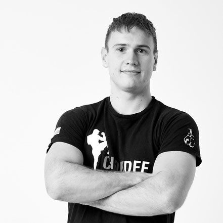 Niklas als Muay Thai Trainer in Bielefeld beim Chok Dee