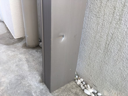 カーポート柱の傷補修、お家のキズ補修・住宅建材リペア なら箕面市のイエリペア！フローリングのキズや床のシミ補修、アルミサッシ、樹脂サッシ、アルミてすり、門扉、玄関ドア、石材