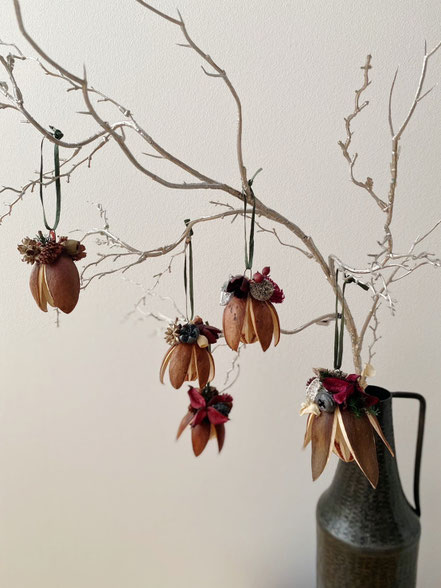 アーティシャル&プリザーブドなどのフラワーアレンジ販売と、木の実のオーナメント作りワークショップ /PLAISIR プレジール