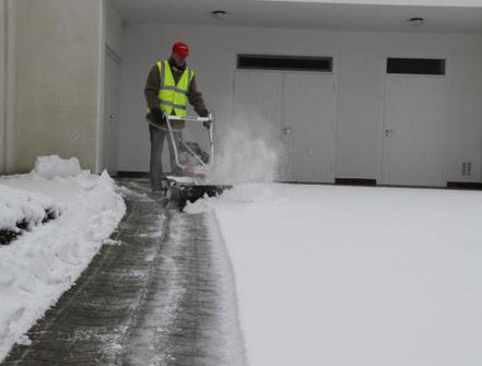 Tielbürger Kehrmaschine im Einsatz bei Schnee