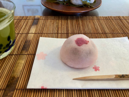 季節のお菓子の桜饅頭
