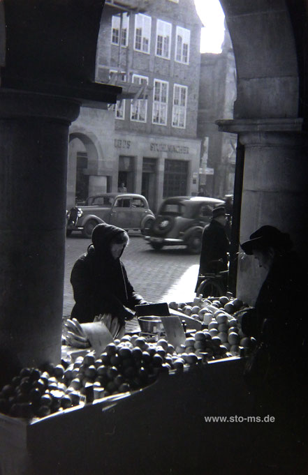 Obststand mit der Appeltiewe auf dem Prinzipalmarkt