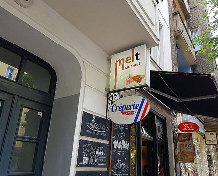 Und danach noch ein Stück Schokokuchen in der "Crêperie". Das Leben kann so schön sein!