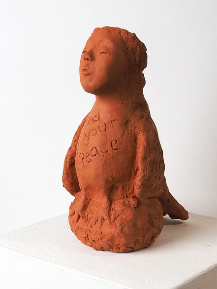 Keramikkunst Skulptur Mädchen aus rotem Ton