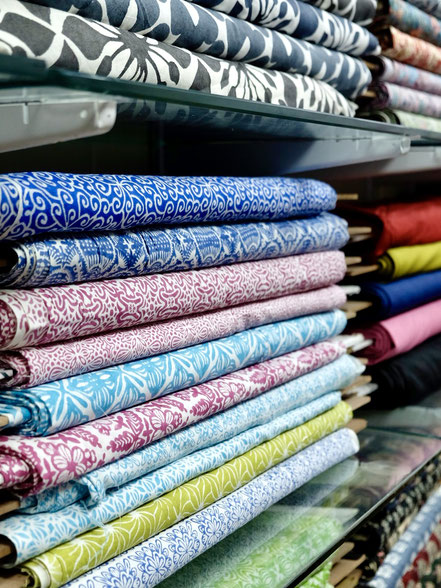 Find the perfect blockprinting fabric for your next project and tailor it to perfection at our Janpath Delhi shop.