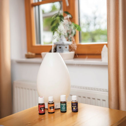 Young Living Öle vor einem Deffuser, bei Irisdiagnostik heyelight