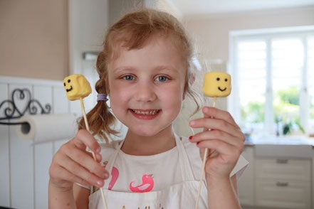 Ariellas Kinderbackstube, Ariella, Kinder, Kinder backen, kinderleicht backen, Backen mit Kindern, Rezepte für Kindergeburtstag, Was kann man mit Marshmallows machen?, Rezepte für Kinder, Idee für Kindergeburtstag, lustige Rezepte, Marshmallows, 