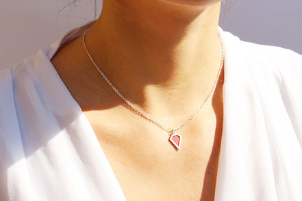 collier cuir, collier argent, corail, collier diamant, bijoux fait main, bijoux cuir, bijoux géométrique, collier ras de cou, collier fin, bijoux élégant, bijoux moderne, collier coloré, collier été, bijoux été,bijoux raffiné 