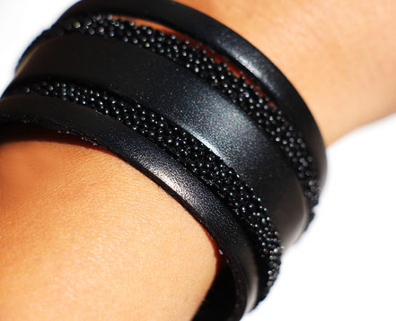manchette de cuir noir, bracelet cuir large, bracelet noir, lanières de cuir, bracelet large en cuir, cuir caviard, bijoux de créateur