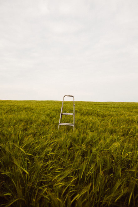 ROVA Design - Fly away making of - surreal photography