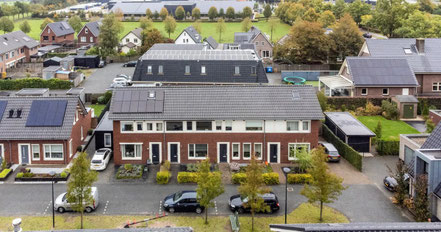 Luchtfoto van woonwijk in Uddel – woningontruiming op de Veluwe