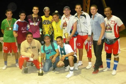 Olimpíadas Uleam: equipo masculino de fútbol sala, representante de los estudiantes Egresados. El Carmen, Ecuador.