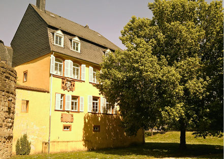 Außenansicht der Gustavsburg im Saarland